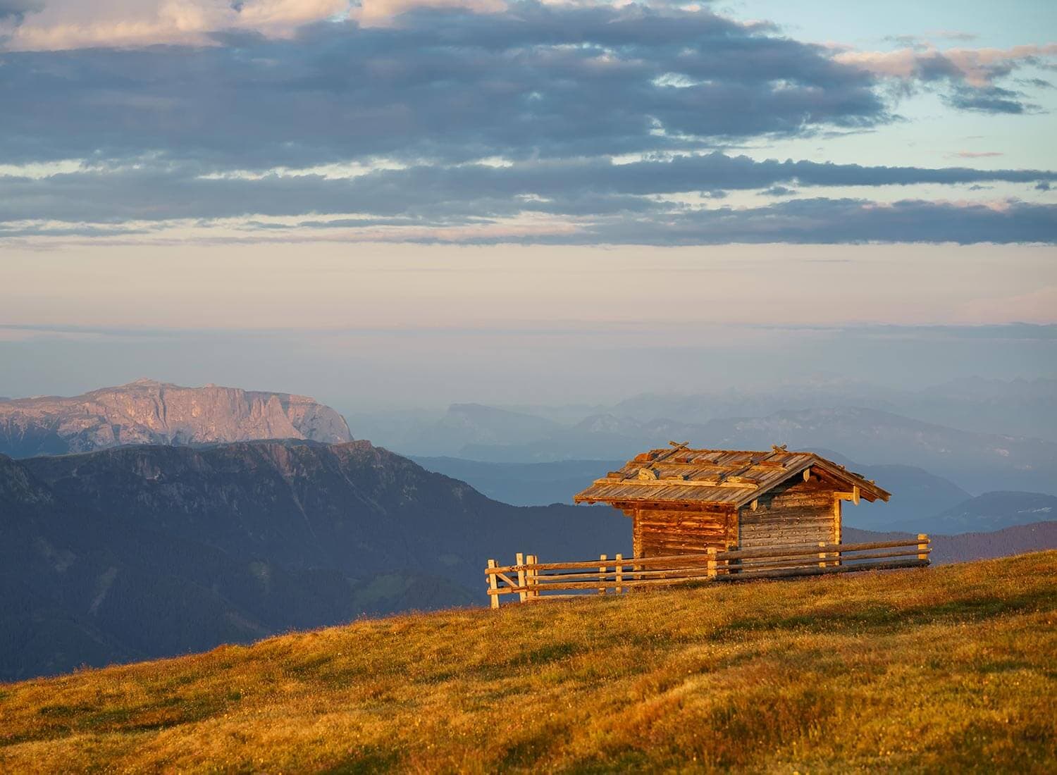 huettenwandern dolomiten plose suedtirol