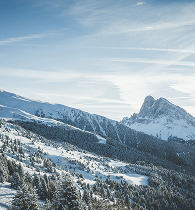 Snowshoe hike to the Mountain Inn Halslhütte